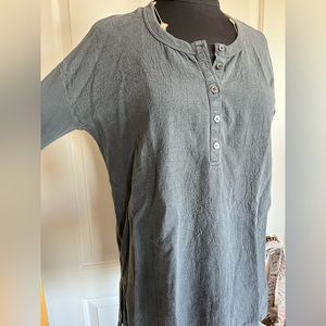 James Perse Women's Size 1 V Neck button, tunic, Top Blouse gray
Viscose